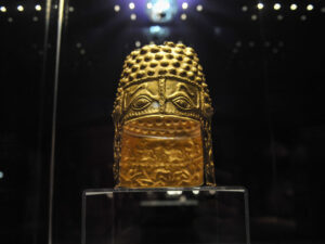 Hollandiyada muzeydən oğurlanmış Rumıniya istehsalı qızıl dəbilqə tapılıb