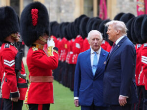 Böyük Britaniya Trampın Kral III Çarlzla görüşü zamanı protokolu pozduğunu qeyd edib