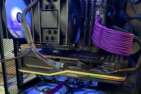 Flaqman və güclü 16GB qrafik kartı 15 dollara satıldı Flaqman və güclü 16GB qrafik kartı 15 dollara satıldı