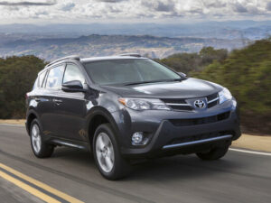 Toyota RAV4-ün Çin versiyasının çatışmazlıqlarını sadalanıb