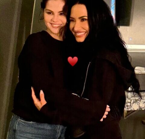 Selena Qomez və Demi Lovato 10 ildən sonra ilk dəfə görüşdülər Selena Qomez və Demi Lovato 10 ildən sonra ilk dəfə görüşdülər