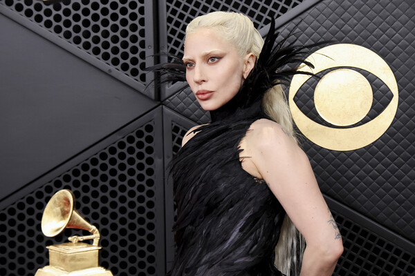 Ledi Qaqa səhhətindəki problemlərə görə konsertini təxirə salıb Ledi Qaqa səhhətindəki problemlərə görə konsertini təxirə salıb