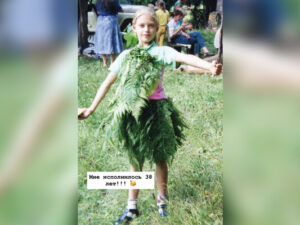 Kristina Asmus uşaqlıq fotosunu paylaşıb Kristina Asmus uşaqlıq fotosunu paylaşıb