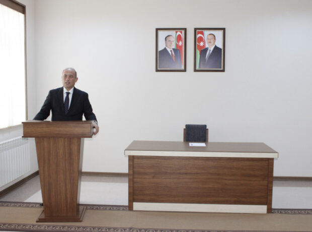 Rəcəb Rəhimli vətəndaşların müraciətlərini dinləyib Rəcəb Rəhimli vətəndaşların müraciətlərini dinləyib